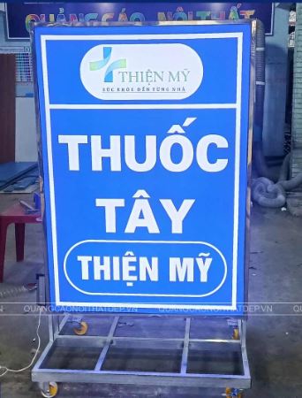 Hộp đèn mica dán decal - 2 mặt - có chân 2