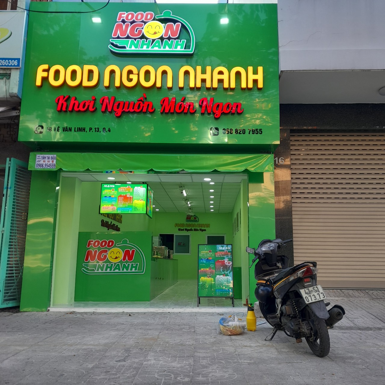 bảng hiệu alu bóng, chữ mica có đèn siêu nổi 2