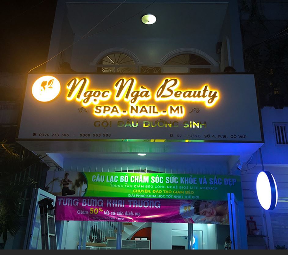 Bảng hiệu alu, chữ alu gương đèn sáng hắt chân 2