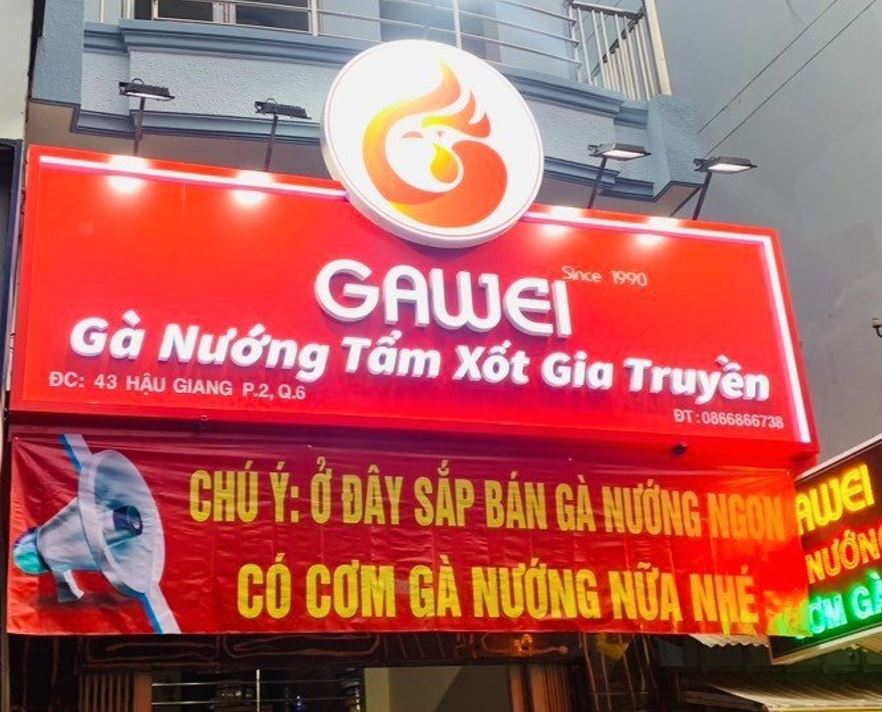 bảng hiệu alu, chữ mica có đèn led, có lắp đèn pha điện. (1/2)
