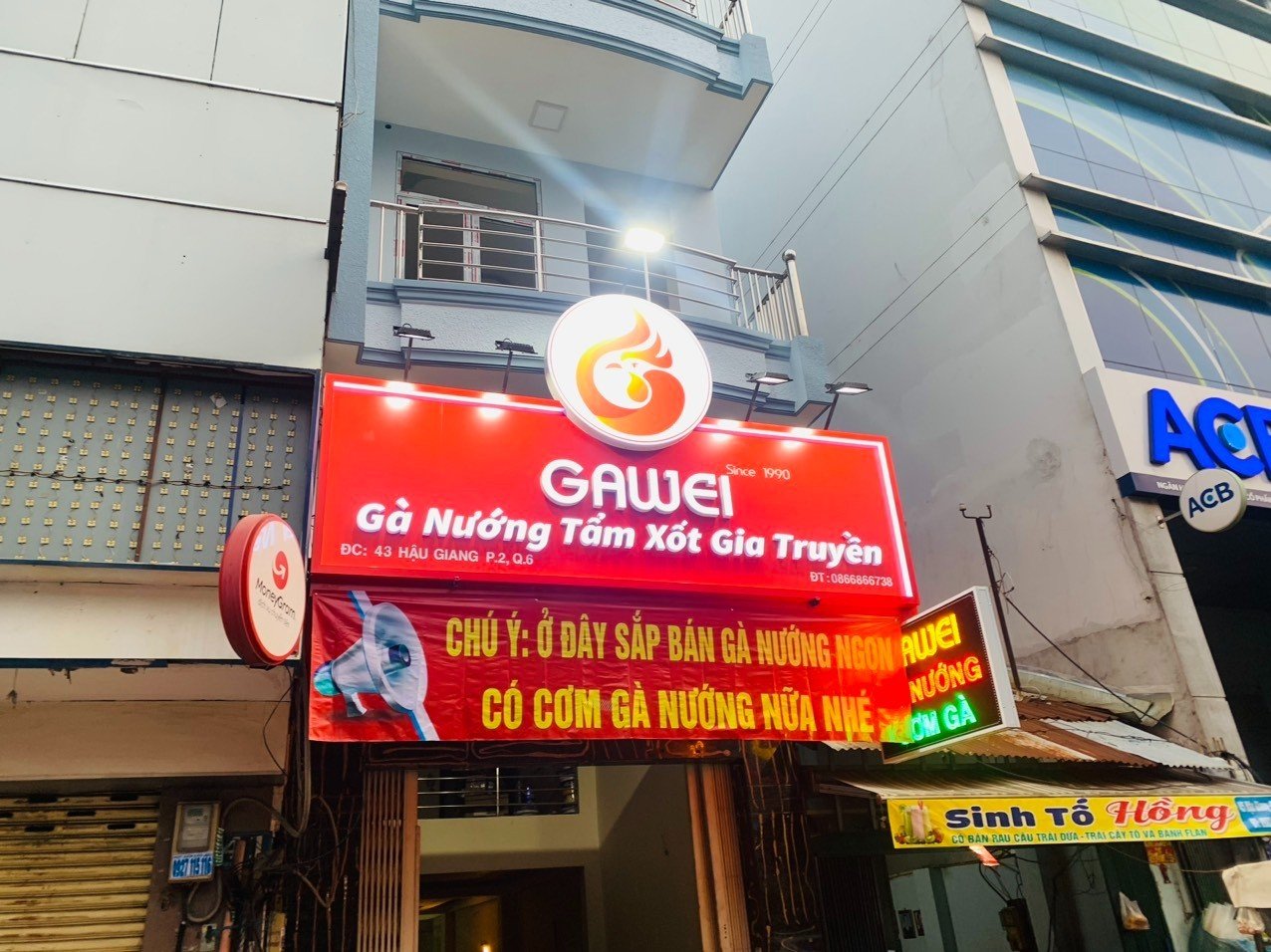 bảng hiệu alu, chữ mica có đèn led, có lắp đèn pha điện. 2