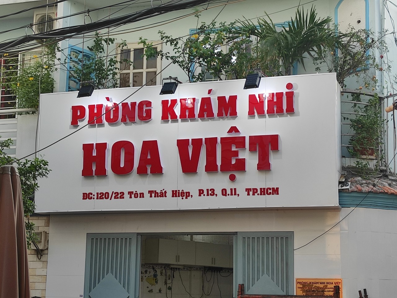 Bảng hiệu alu chữ mica không đèn, lắp đèn pha. 2