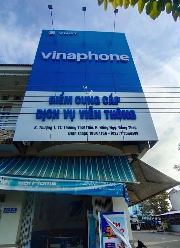 Bảng hiệu alu lắp đèn pha điện, chữ mica không đèn. 2