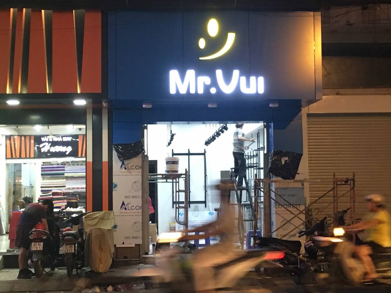 Bảng hiệu alu, nội dung chữ mica có đèn 2
