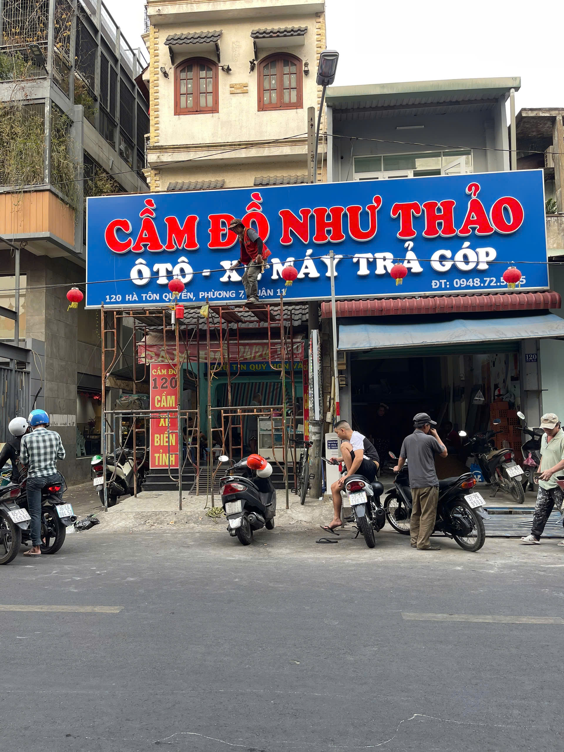 bảng hiệu nền alu chữ mica giá rẻ - đẹp tại HCM 2