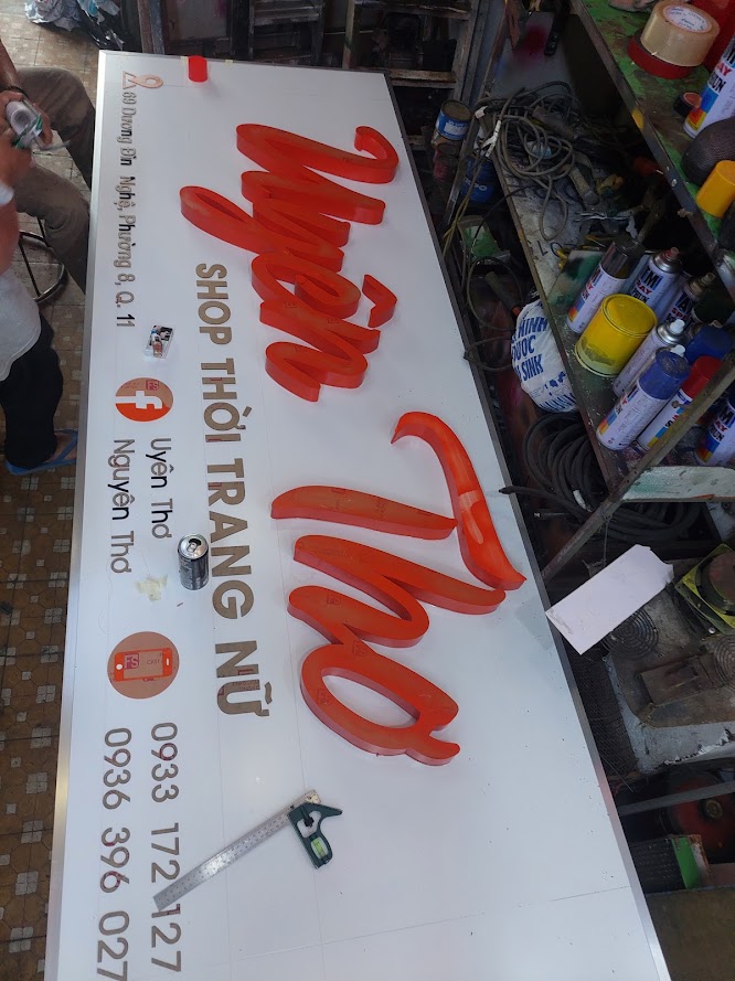 Bảng hiệu nền Alu, chữ Mica không đèn – Giải pháp quảng cáo tiết kiệm, thẩm mỹ 3