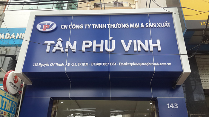 bảng hiệu nền alu, chữ mica nổi khối không đèn. 2