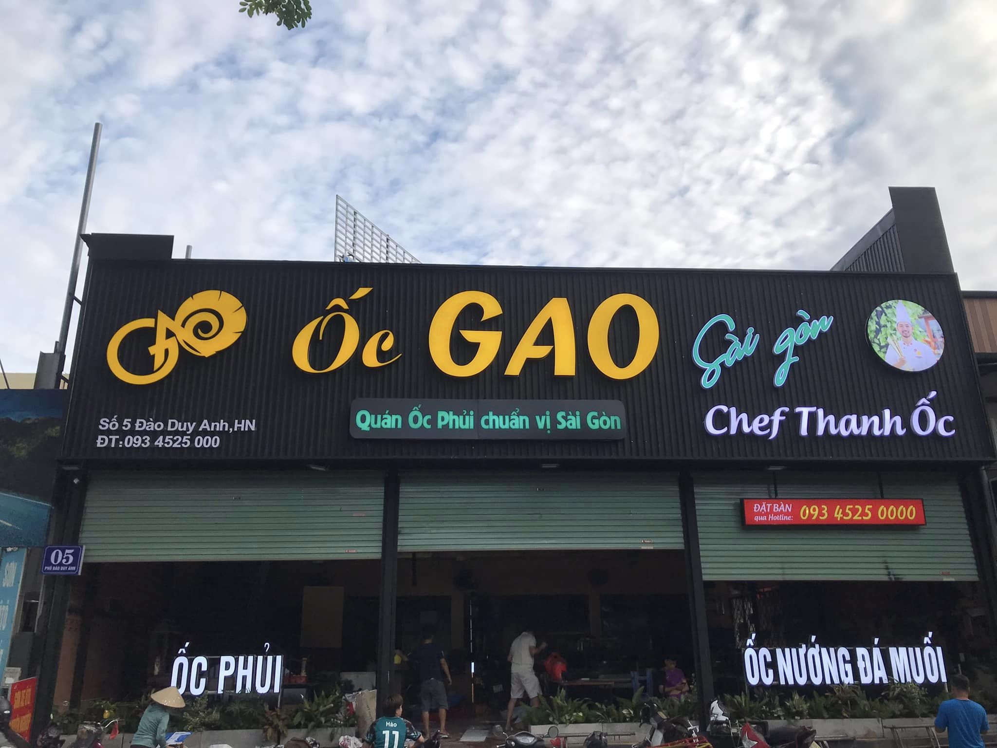 Bảng hiệu nền tôn 2