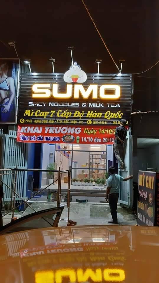 Bảng hiệu thanh lam, chữ mica sáng mặt, lắp đèn pha điện 2