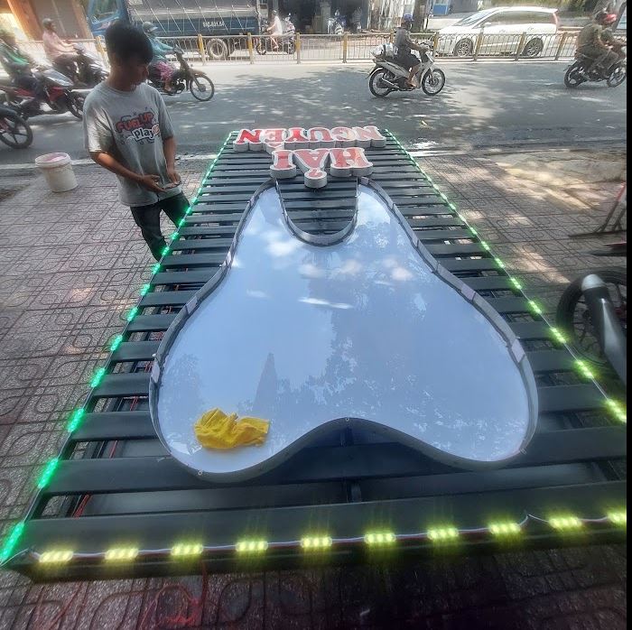 Bảng hiệu thanh lam có viền led 2
