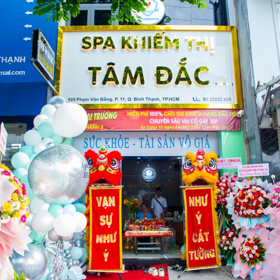 bảng quảng cáo nền trắng chữ alu gương đèn sáng chân 2