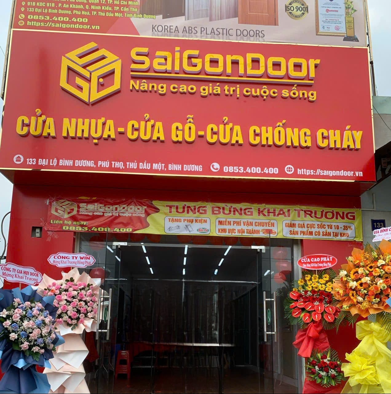 biển hiệu alu đỏ, nội dung chữ mica vàng nổi khối, giá rẻ 2