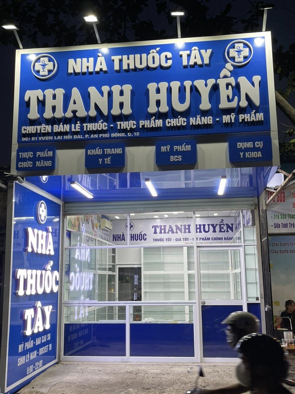biển hiệu alu lắp đèn pha, chữ mica uốn nổi khối không đèn. 2