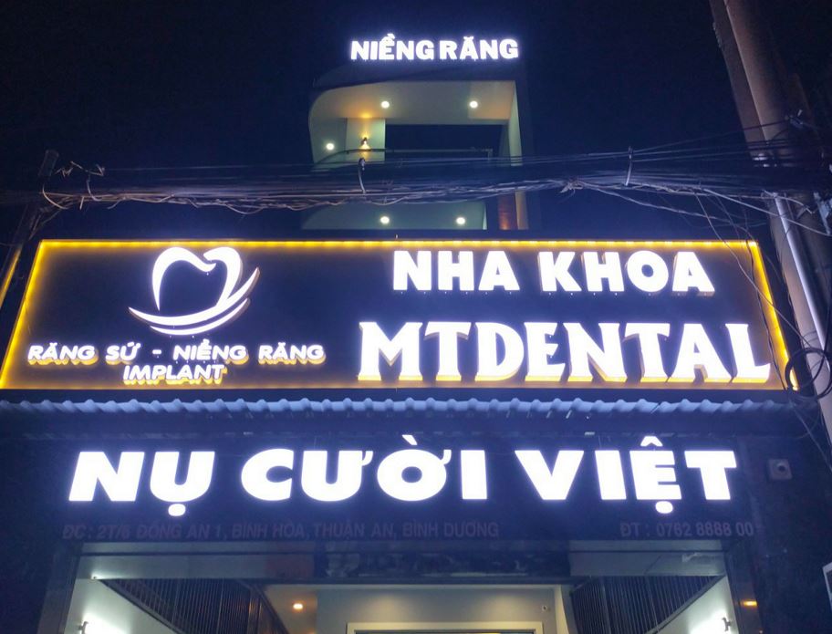 biển hiệu có viền led, chữ mica đèn sáng mặt siêu nổi