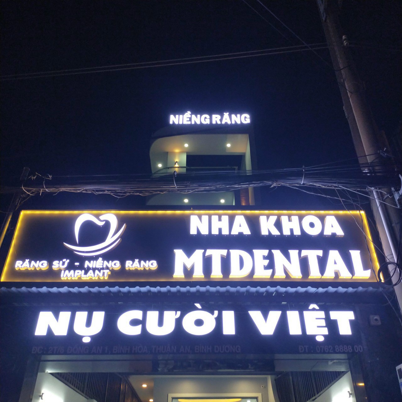 biển hiệu có viền led, chữ mica đèn sáng mặt siêu nổi 2