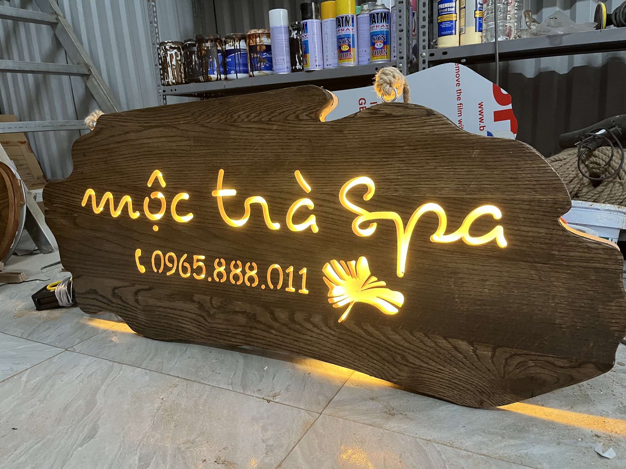 biển quảng cáo gỗ, chữ có đèn led sáng mặt 2