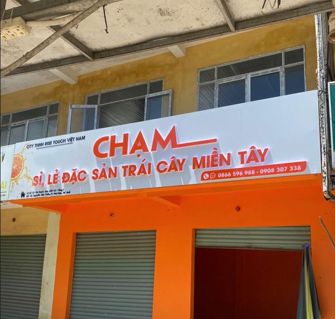 biển quảng cáo trắng, nội dung mica nổi khối không đèn 2