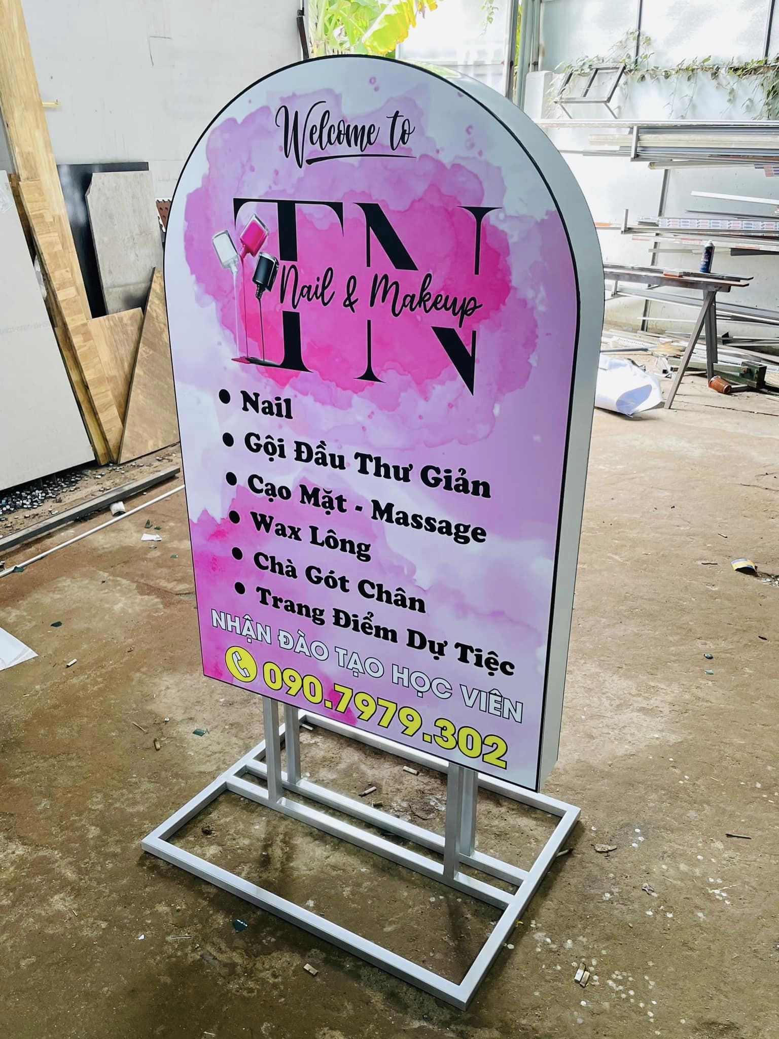 biển quảng cáo vẫy có chân đứng, không đèn, nội dung dán decal giá rẻ 2