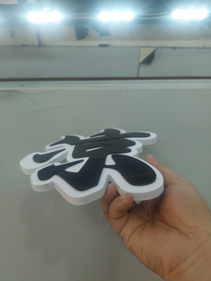 chữ hoa, mặt mica dán lên nền foam không đèn 3