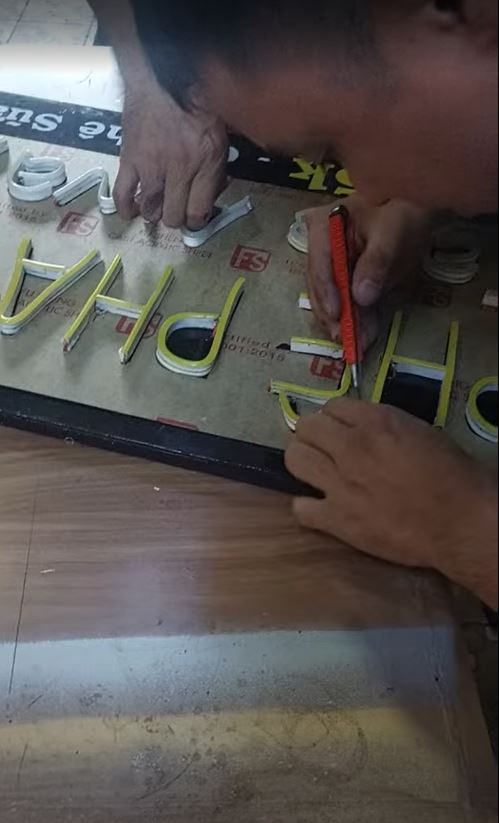 Chữ LED Neon Sign – Giải pháp quảng cáo hiện đại, ấn tượng 2