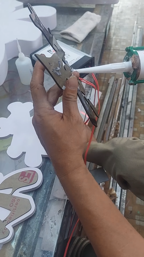 Chữ Mica Dán Chân Foam – Lựa Chọn Quảng Cáo Đẹp, Giá Thành Tối Ưu 3