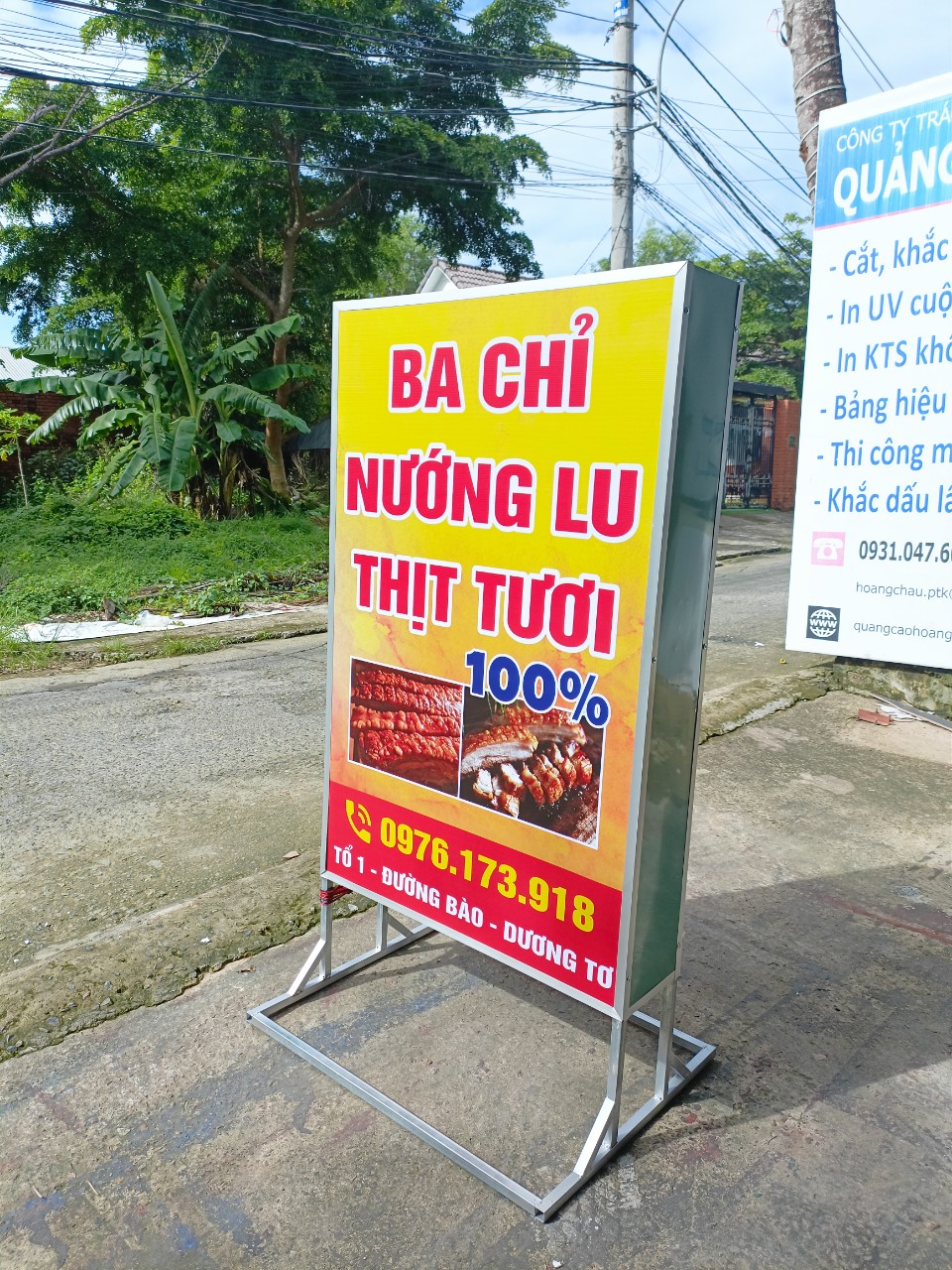 Hộp đèn bạt có chân 2 mặt giá bình dân 2