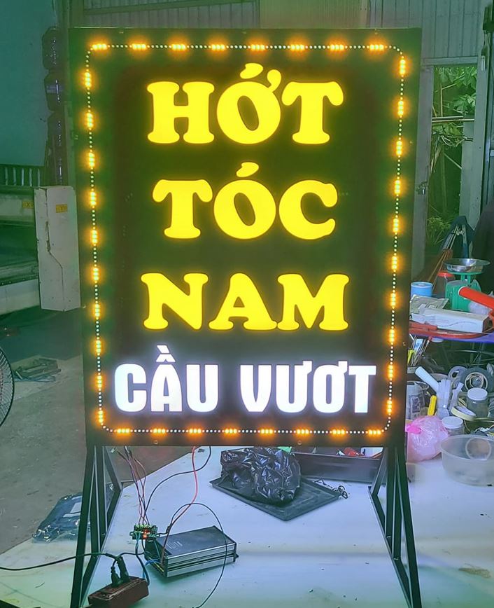 hộp đèn led đứng, chữ mica sáng mặt, siêu nổi giá rẻ