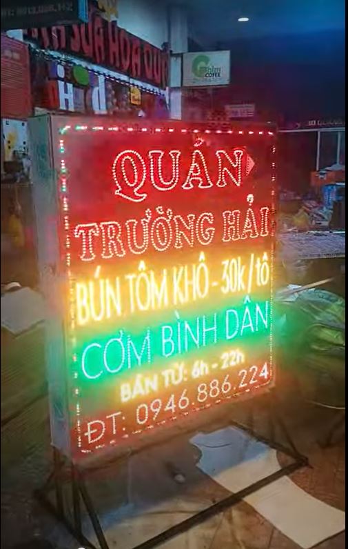 HỘP ĐÈN LED RUỒI CÓ CHÂN ĐỨNG – NỔI BẬT 24/7 2