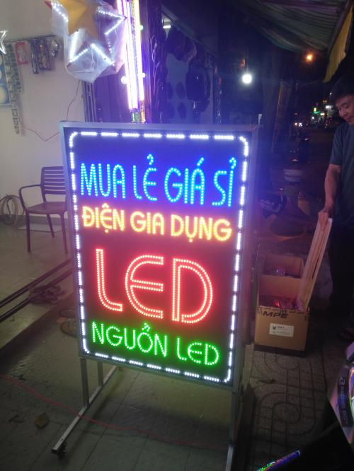 Hộp đèn led ruồi có chân 2