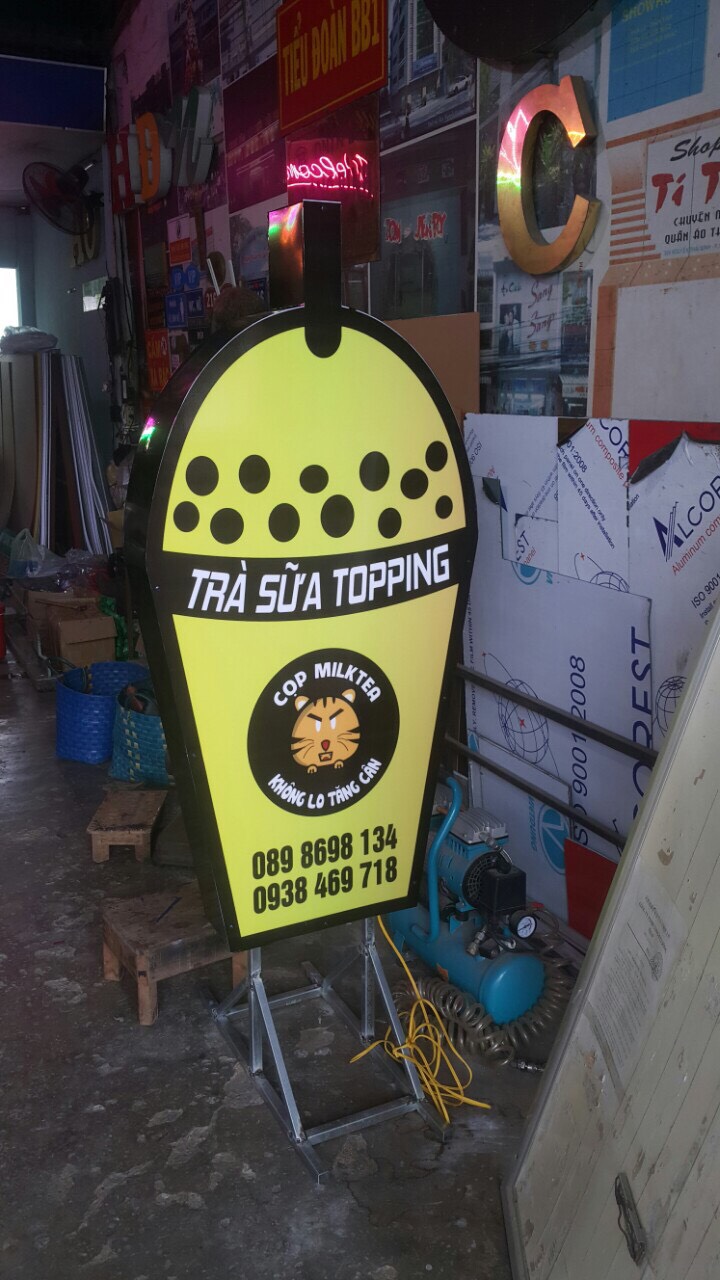 Hộp đèn mica dán decal - cắt theo hình - có chân 2
