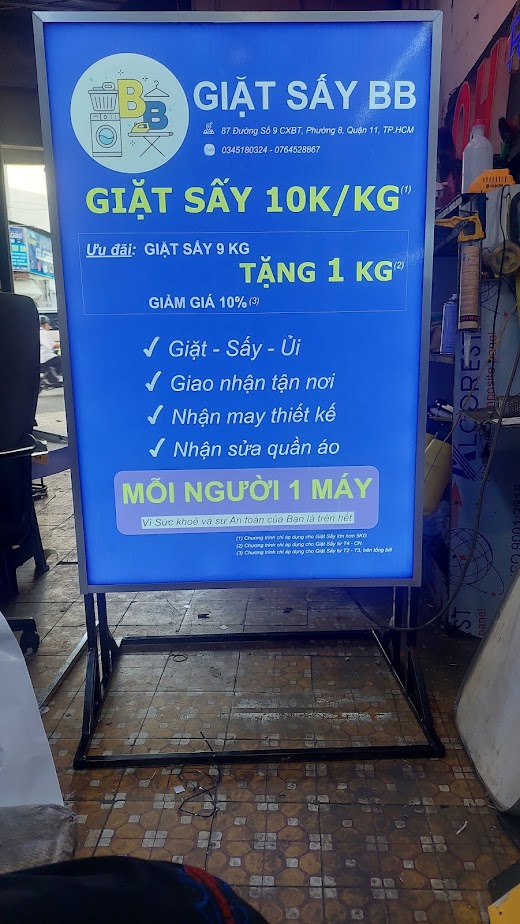 hộp đèn mica dán decal tiệm giặc sấy 2