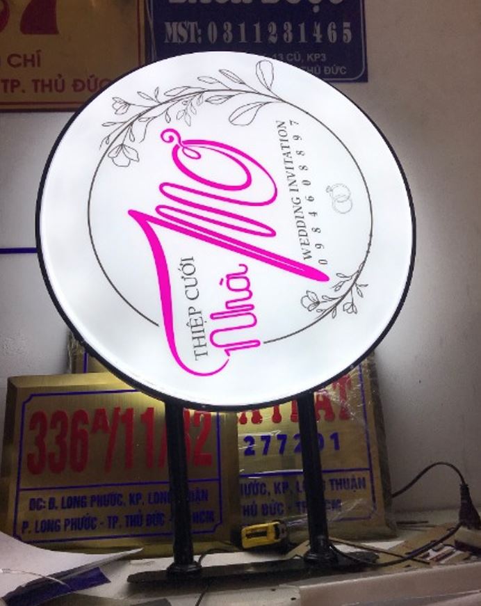 hộp đèn vẫy tròn mica hút nổi giá rẻ