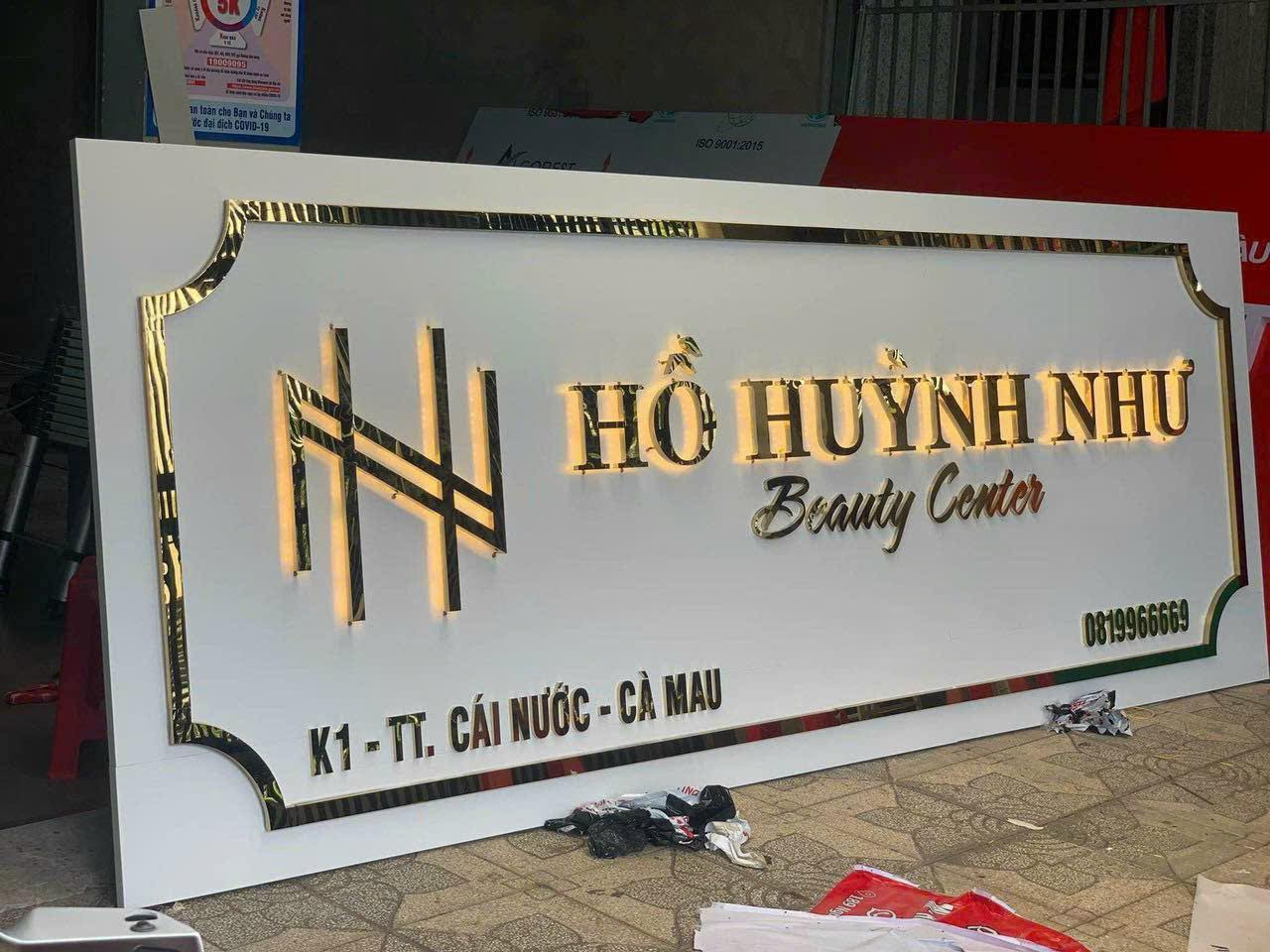 làm bảng hiêu quảng cáo spa làm đẹp đơn giản, chữ alu gương có đèn sáng chân 2