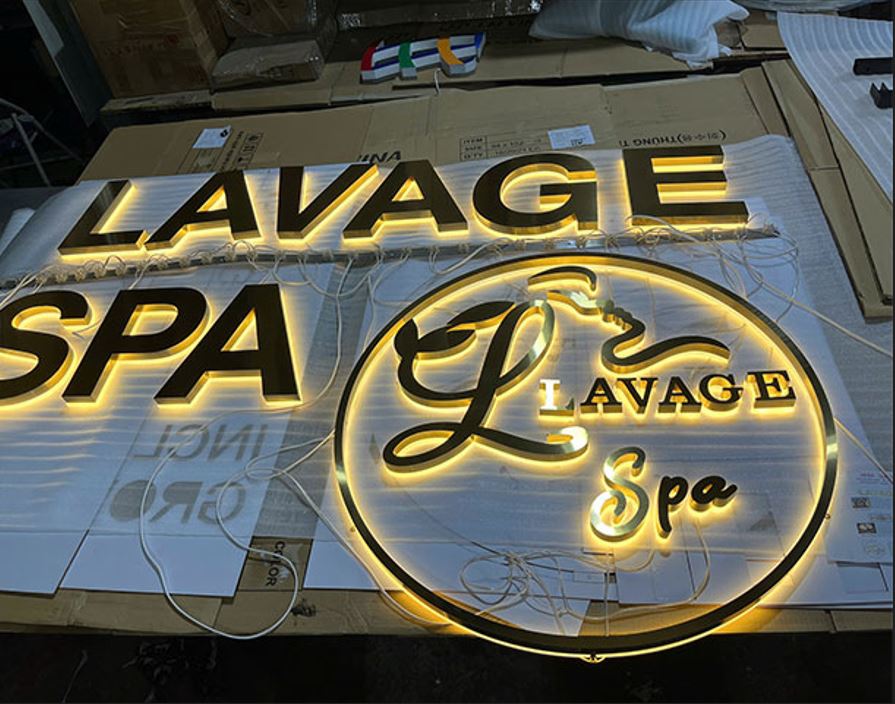 logo inox đèn sáng chân sang trọng 2