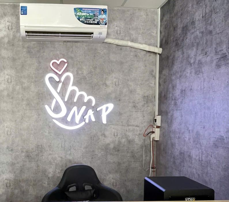 logo mica có đèn sáng mặt dán tường giá rẻ 3