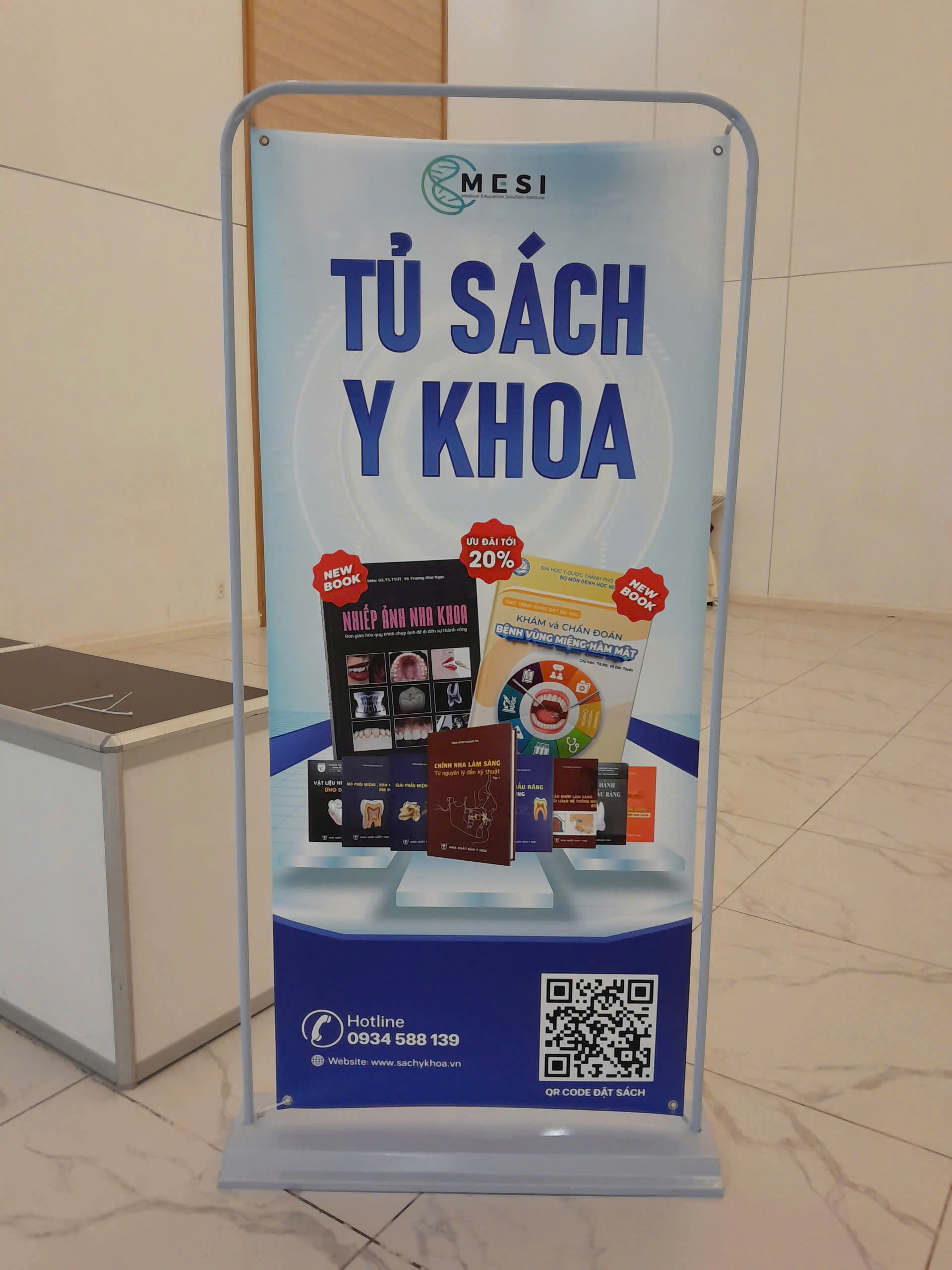 Standee Đế Sắt Kiểu Cửa – Giải Pháp Quảng Cáo Đứng Hiệu Quả, Giá Rẻ 2
