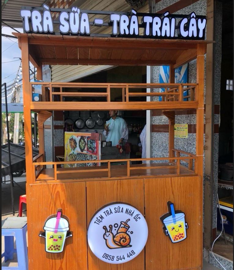 trang trí xe trà sữa nội dung chữ mica và hộp đèn mica dán decal